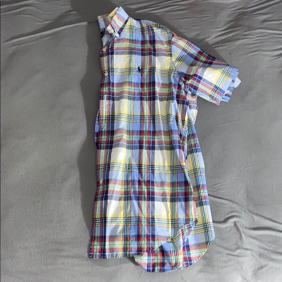 A dress shirt - Picture 3 of 5